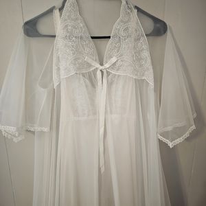 Vintage Vanity Fair robe and night gown set